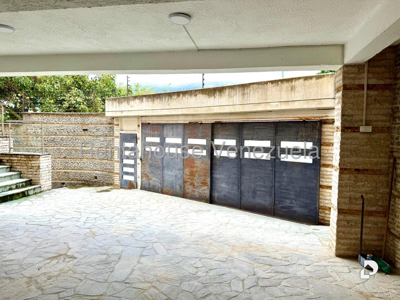 Casa en Urbanización Miranda, Caracas – 27