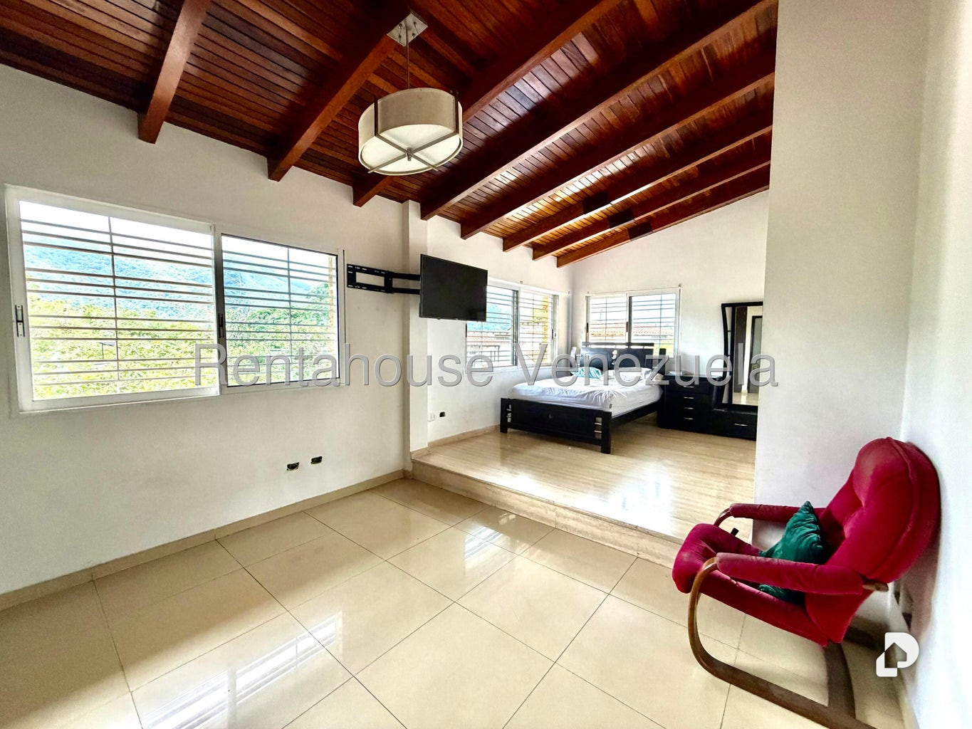 Casa en Urbanización Miranda, Caracas – 13