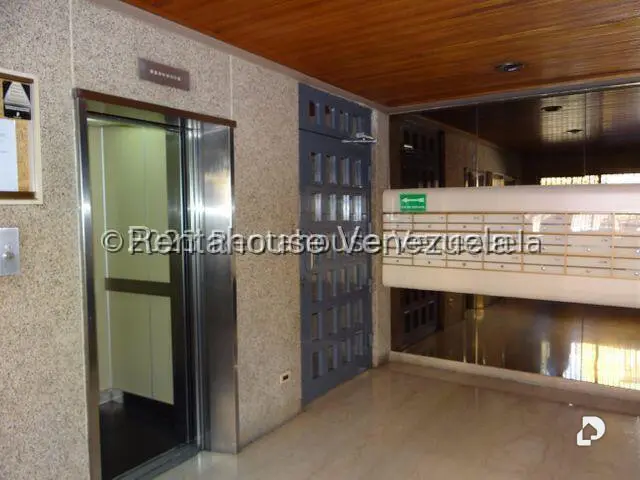 Apartamento en Los Palos Grandes, Caracas – 14