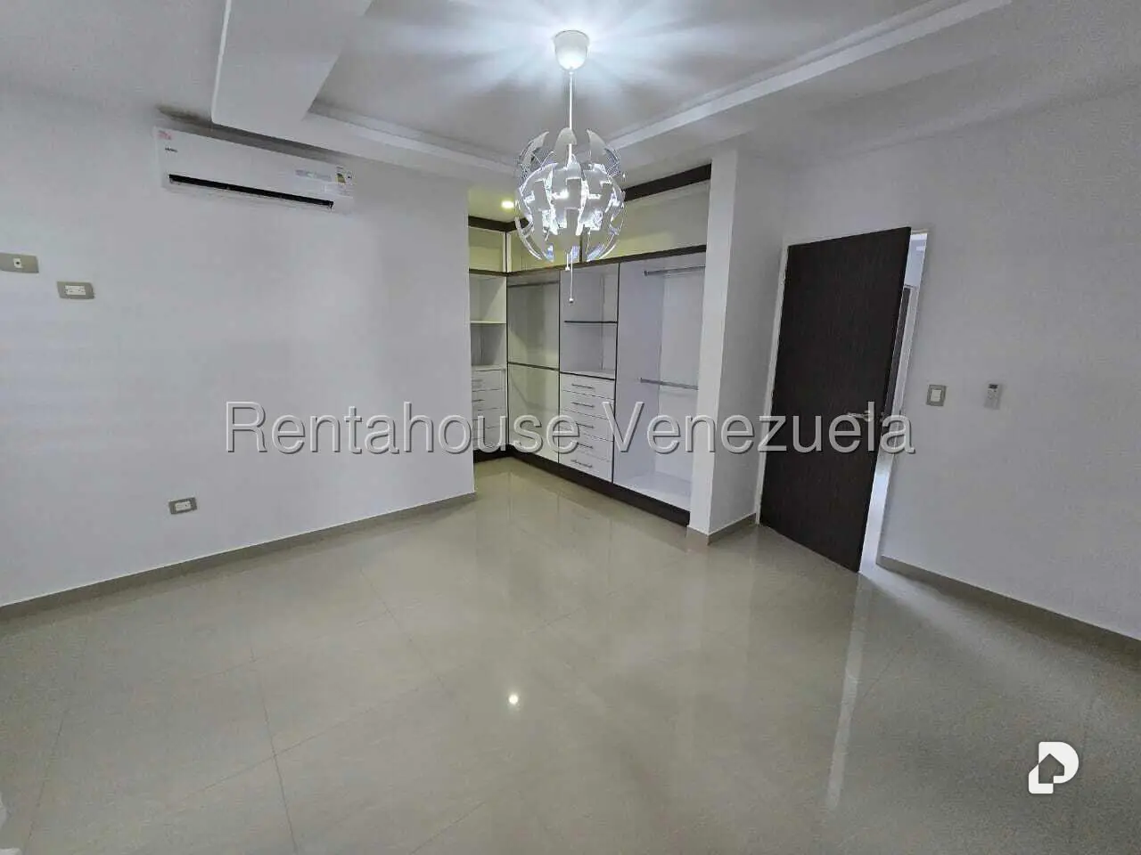 Casa en Colinas de Santa Mónica, Caracas – 28