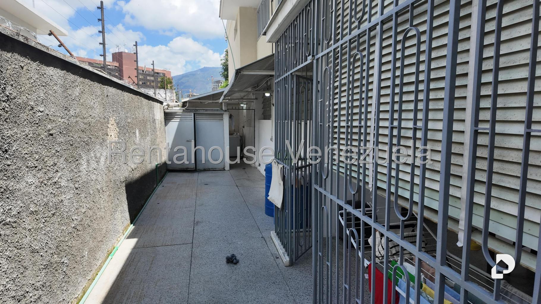 Casa en San Román, Caracas – 13