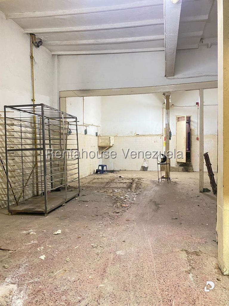 Local comercial en Parroquia Santa Rosalía, Caracas – 2