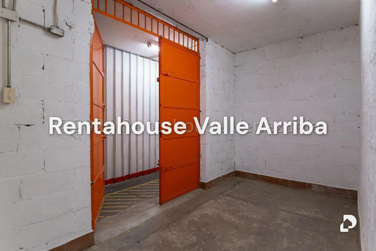 Local comercial en Parroquia La Candelaria, Caracas – 24