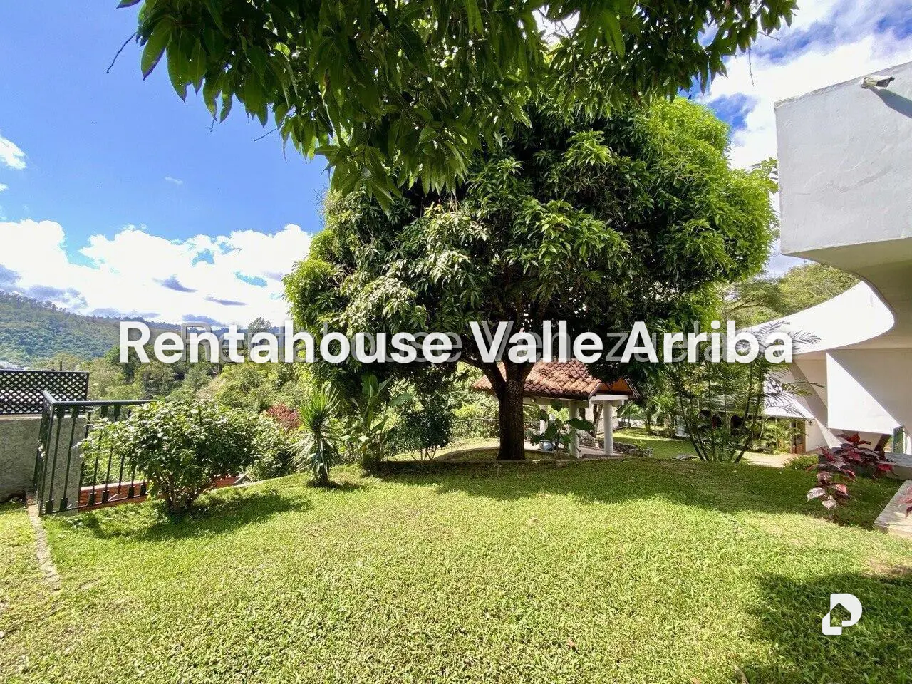 Casa en Lomas De La Trinidad, Caracas – 29