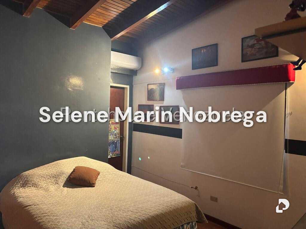 Casa en Alto Prado, Caracas – 23