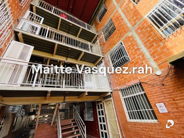 Apartamento en Urbanización Madre Maria, Maracay – 1