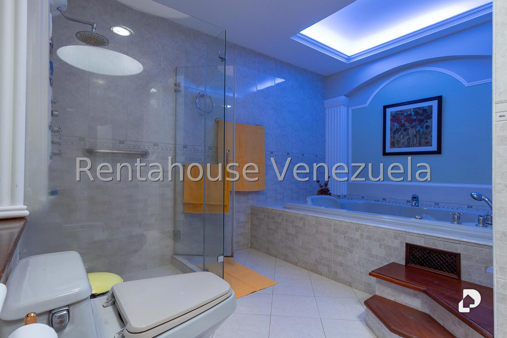 Casa en Alto Prado, Caracas – 19