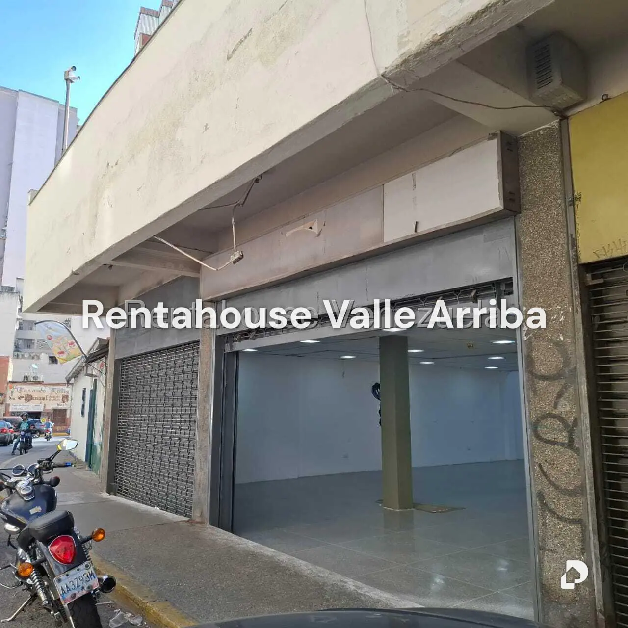 Local comercial en Parroquia La Candelaria, Caracas – 24