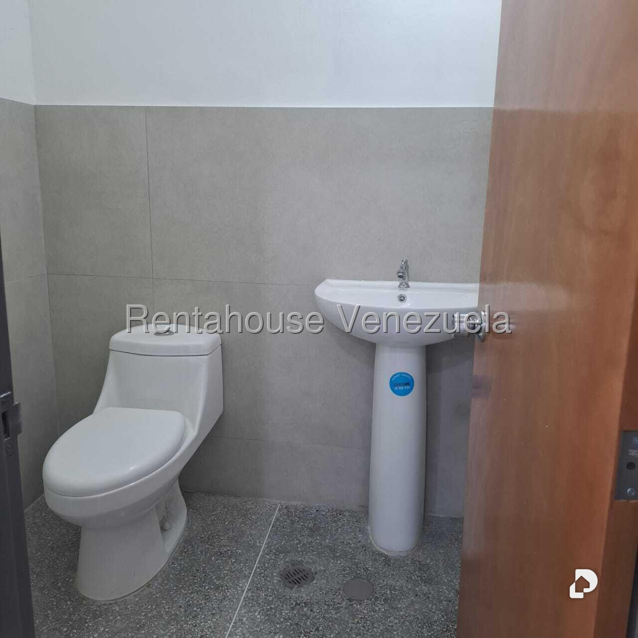 Local comercial en Parroquia La Candelaria, Caracas – 15