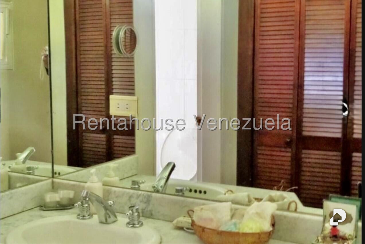 Casa en Altamira, Caracas – 14