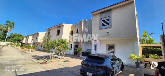 Townhouse en 5 de San Jacinto, Maracaibo – 11