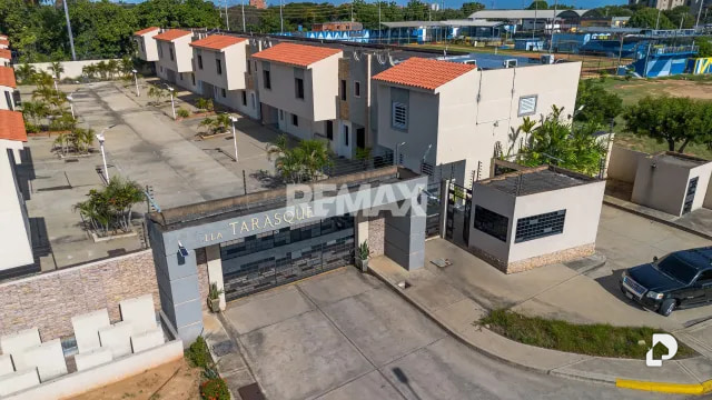 Townhouse en 5 de San Jacinto, Maracaibo – 4