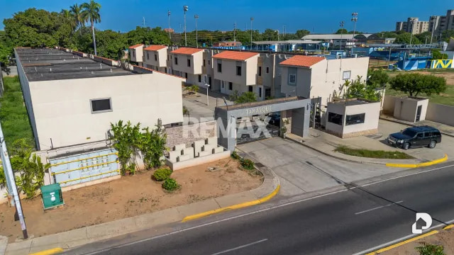Townhouse en 5 de San Jacinto, Maracaibo – 3