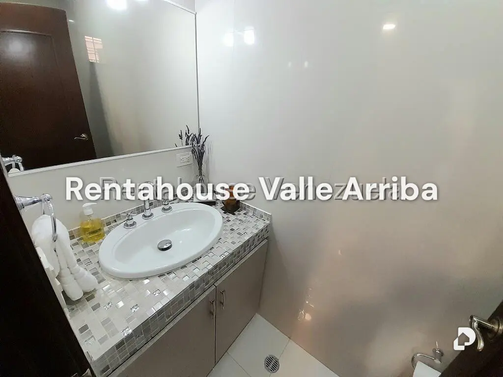 House in La Tahona, Caracas – 12