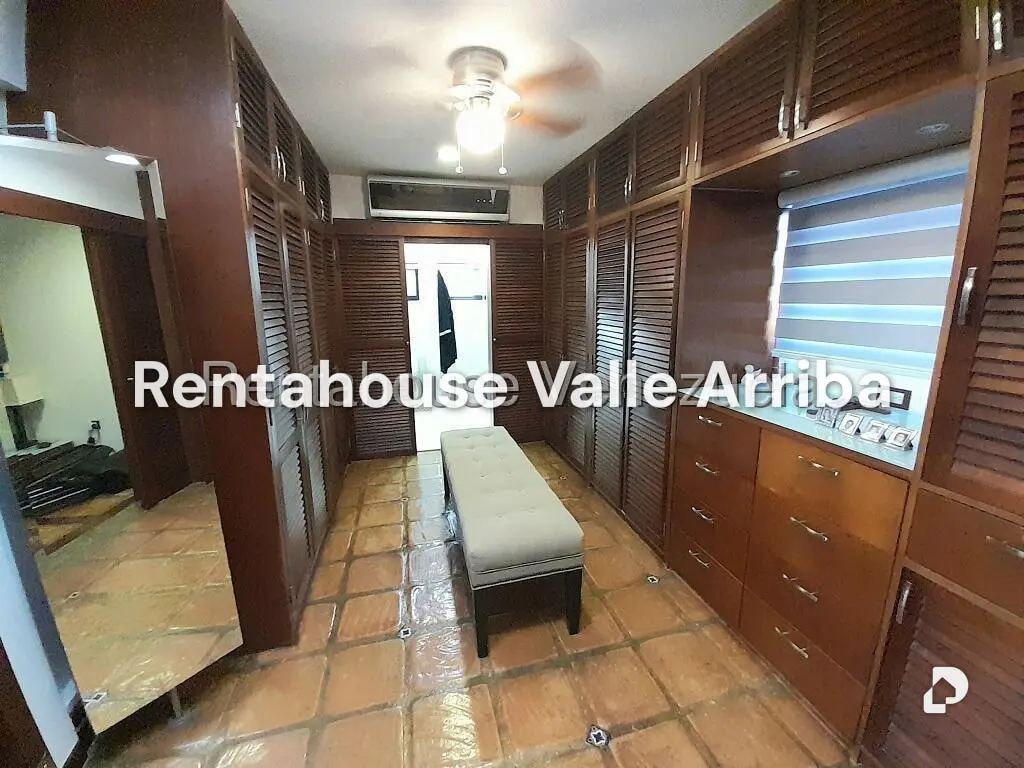 House in La Tahona, Caracas – 26