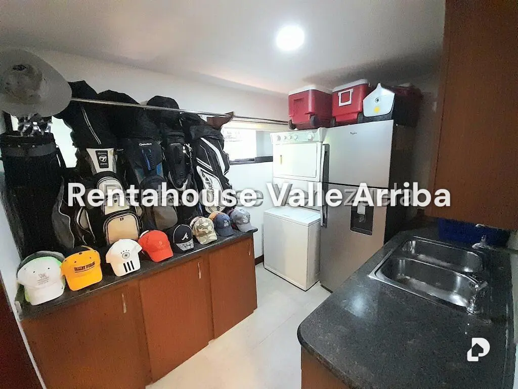 House in La Tahona, Caracas – 19