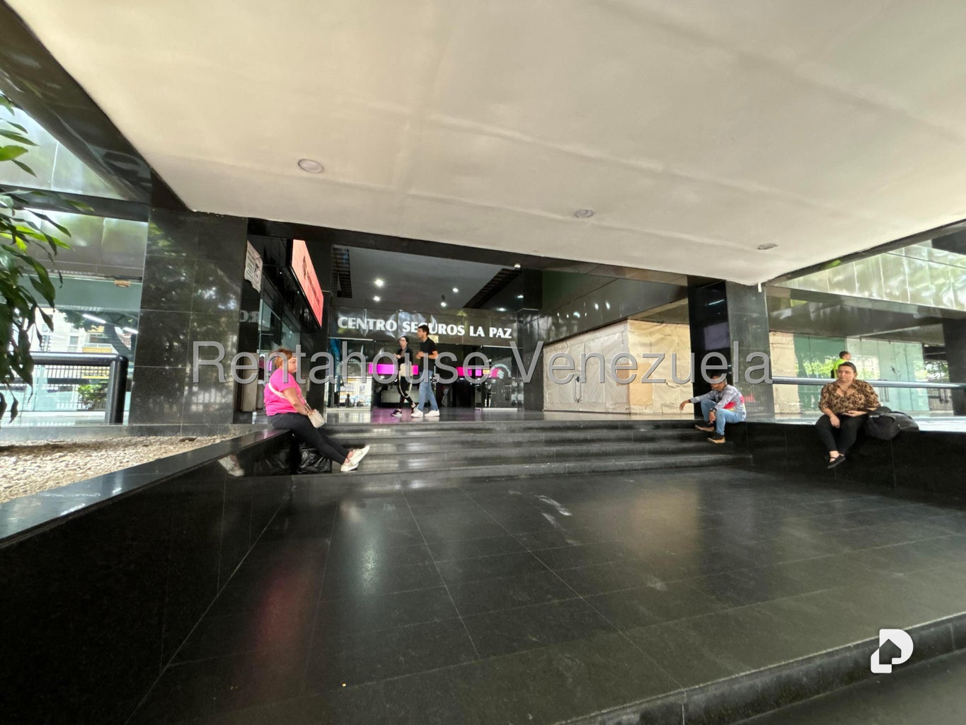 Local comercial en La California Norte, Caracas – 23