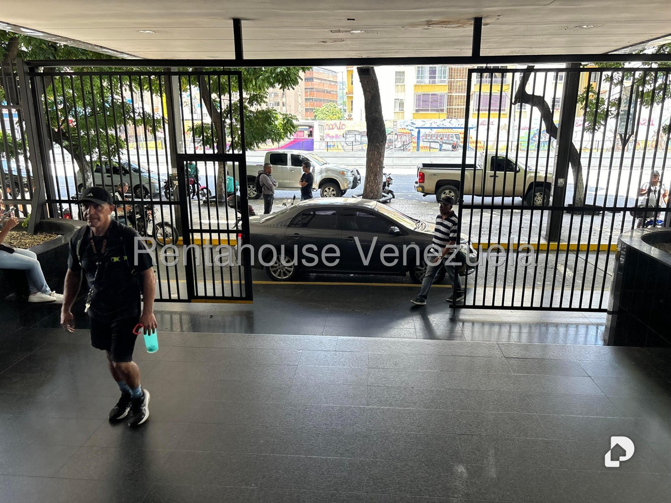 Local comercial en La California Norte, Caracas – 21