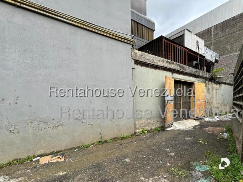 Local comercial en La California Norte, Caracas – 17