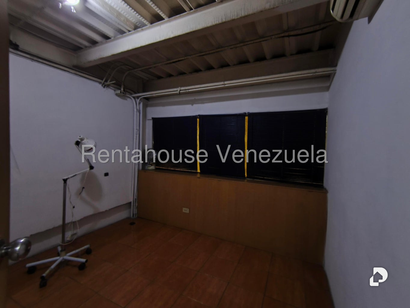 Local comercial en Parroquia Santa Rosalía, Caracas – 11