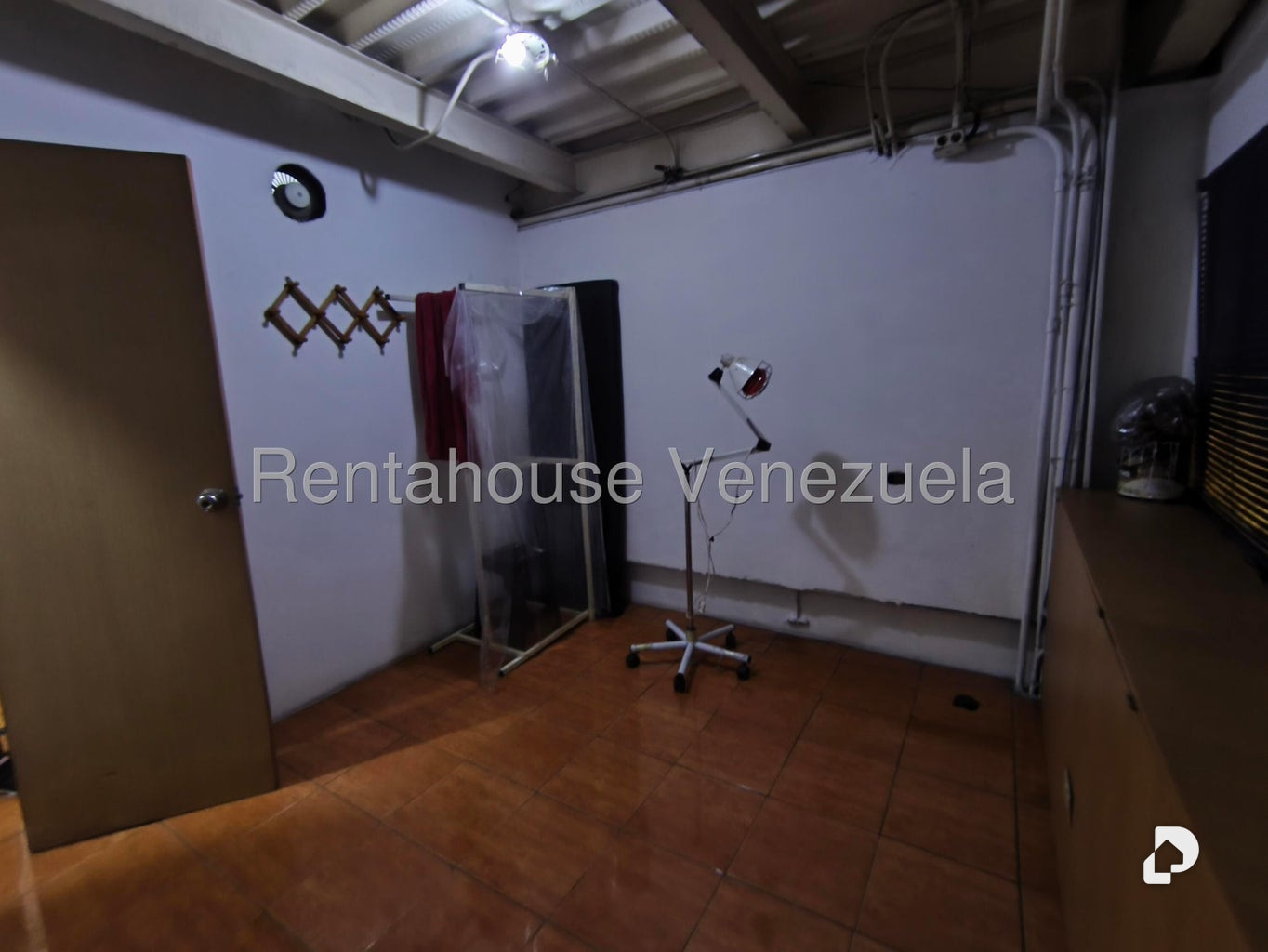 Local comercial en Parroquia Santa Rosalía, Caracas – 13