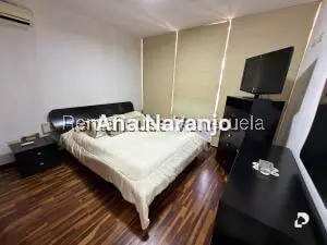 Casa en Alto Prado, Caracas – 30