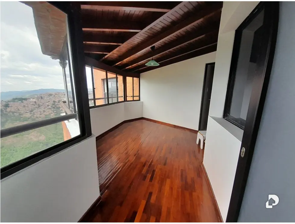 Apartamento en Urb. Miranda, Caracas – 28