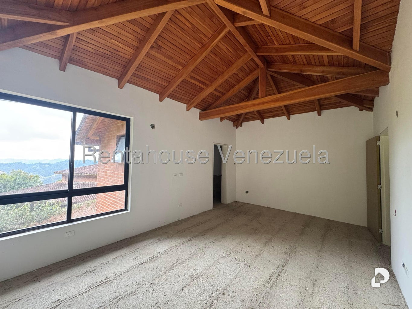 Casa en Oripoto, Caracas – 25