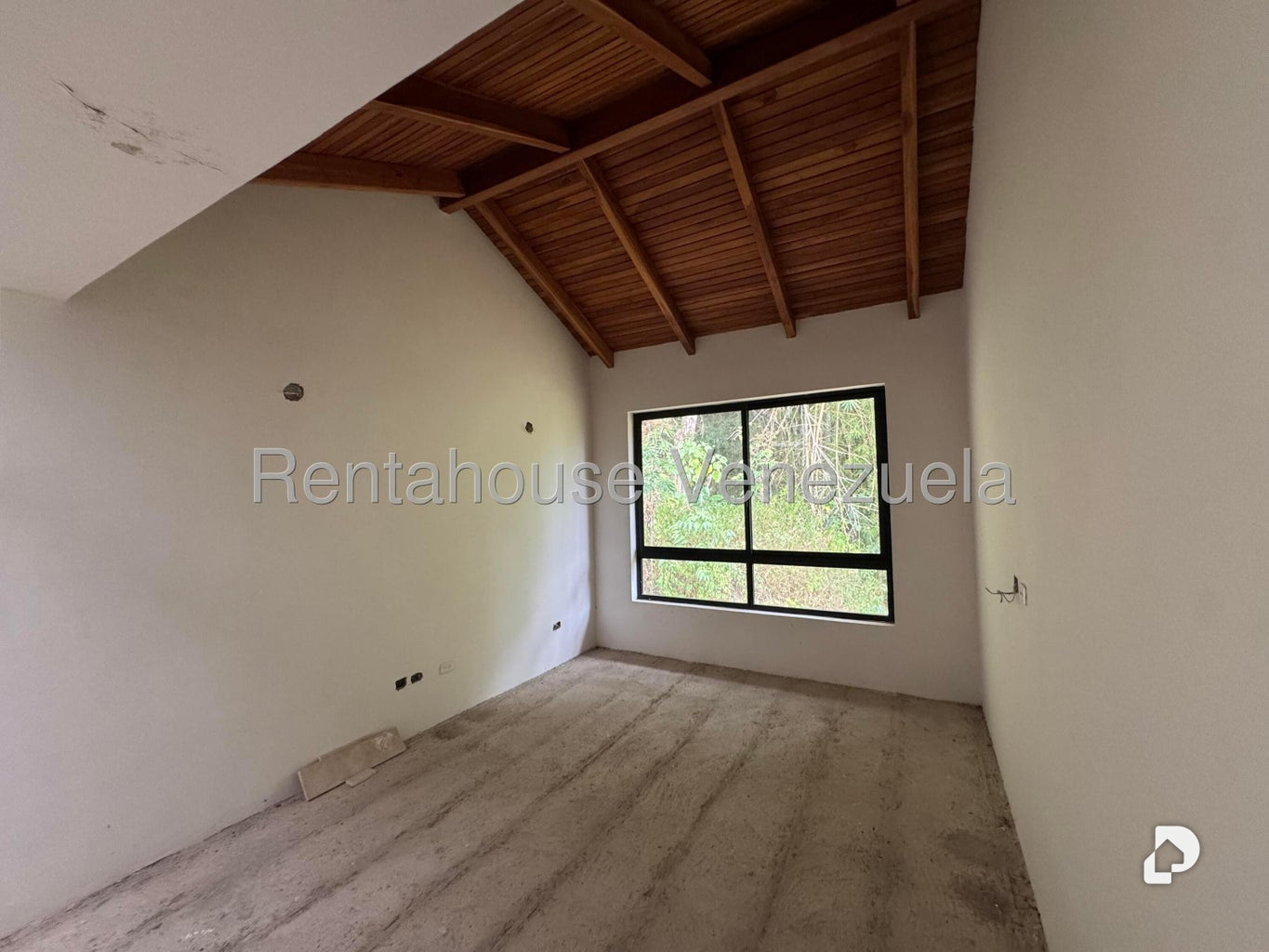 Casa en Oripoto, Caracas – 26