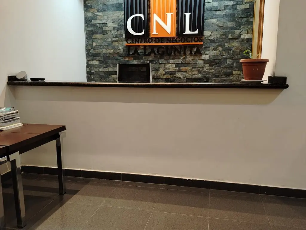 Oficina en Lomas de La Laguntia, Caracas - 1