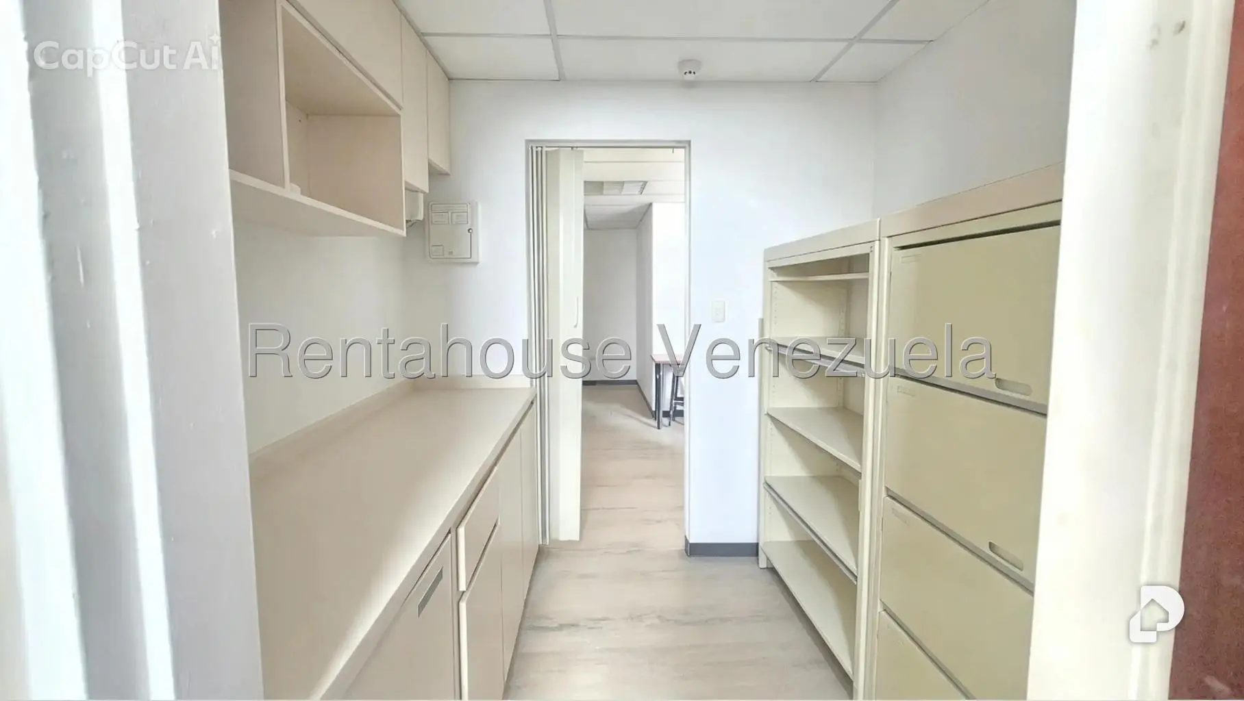 Oficina en Los Palos Grandes, Caracas – 14