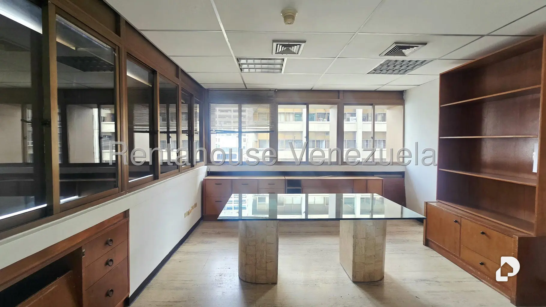 Oficina en Los Palos Grandes, Caracas – 8