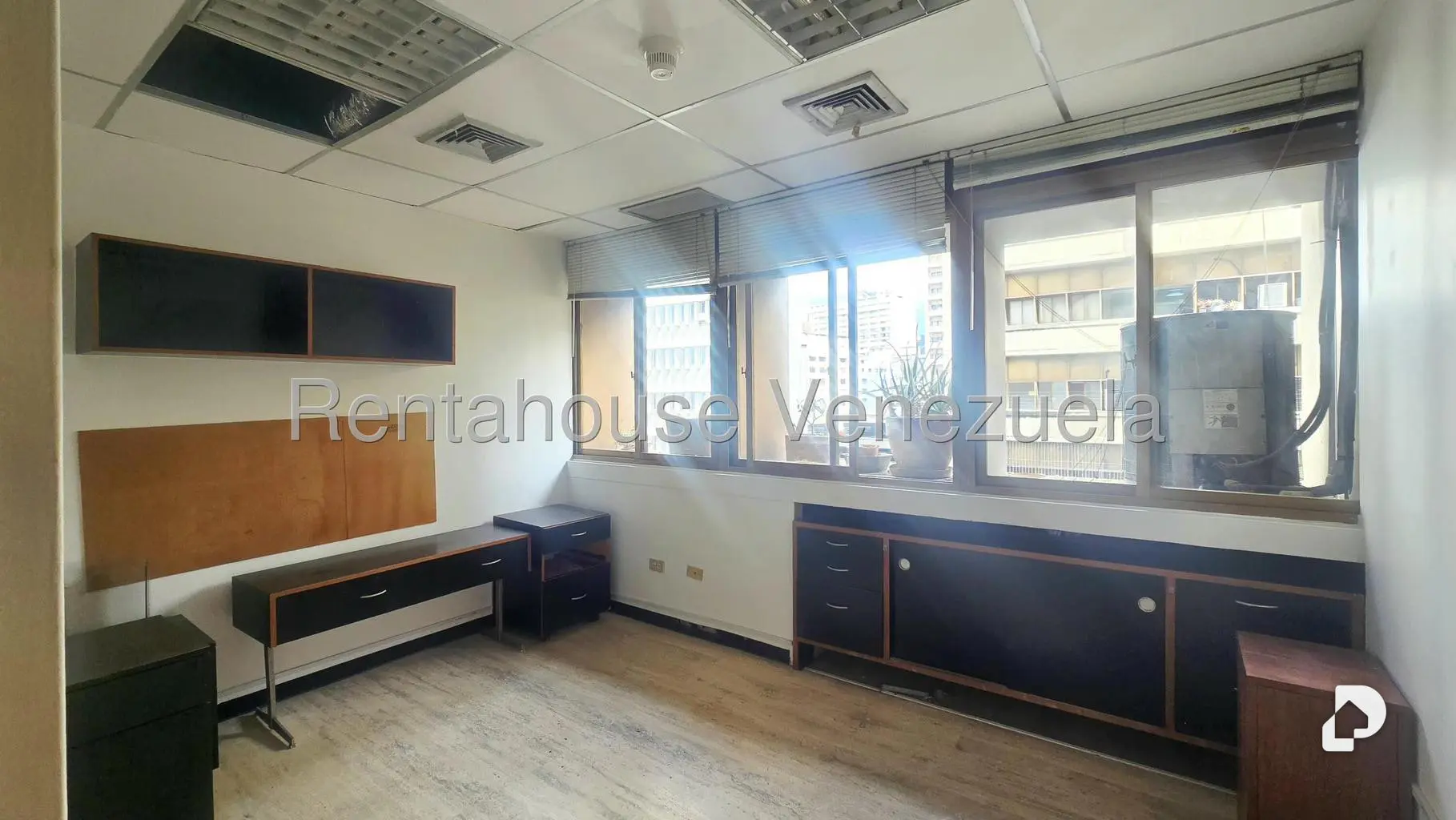 Oficina en Los Palos Grandes, Caracas – 9
