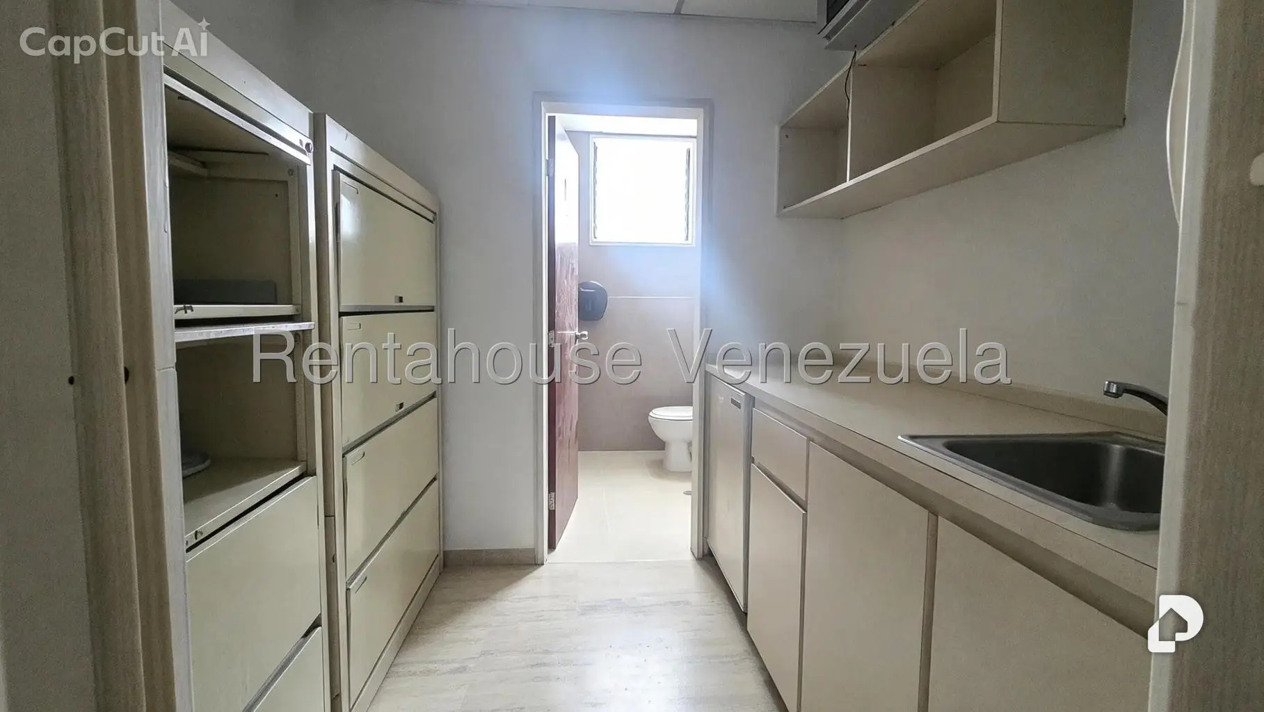 Oficina en Los Palos Grandes, Caracas – 13