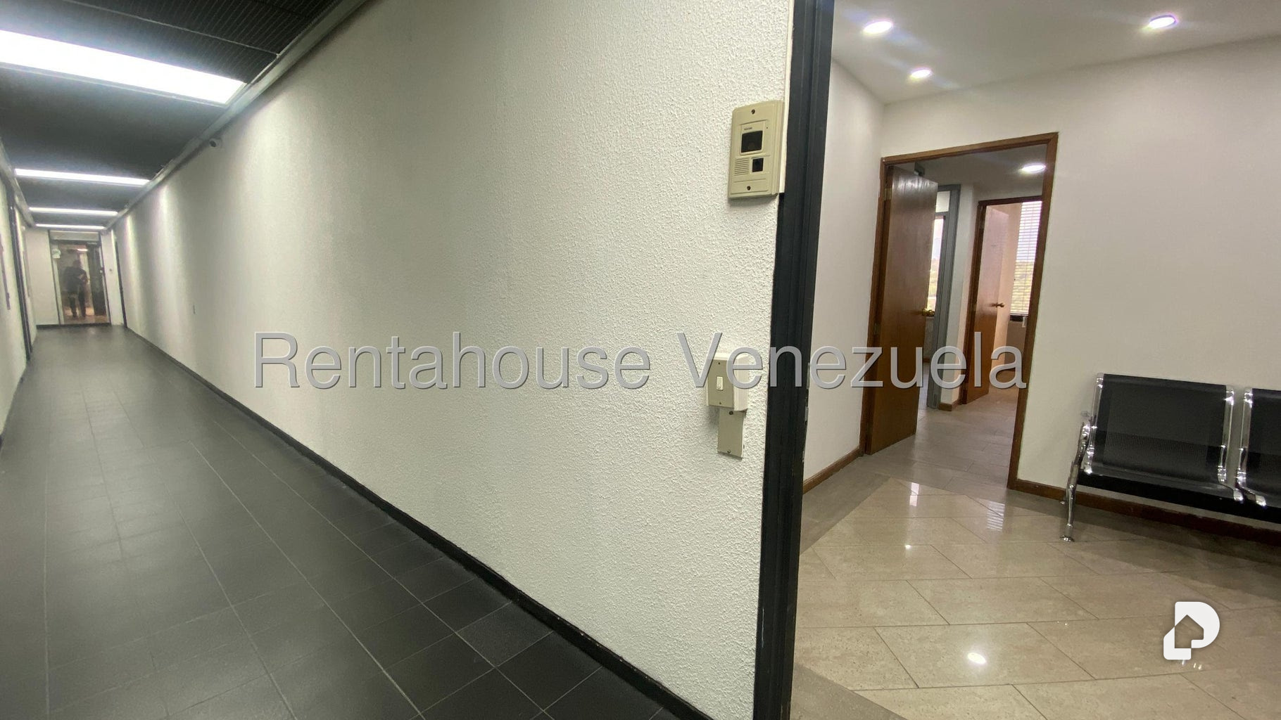 Office in Prados del Este, Caracas – 15