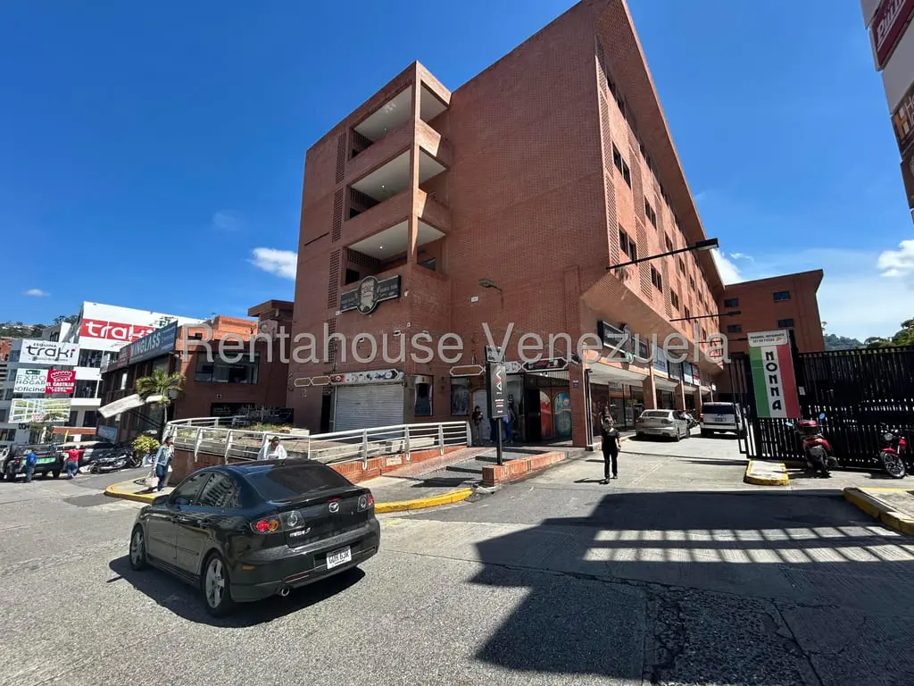 Oficina en Los Geranios, Caracas - 1