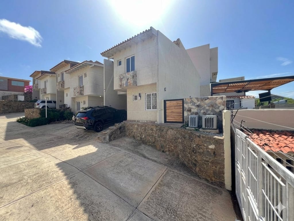 Townhouse en Urb Playa El Angel, Porlamar - 1