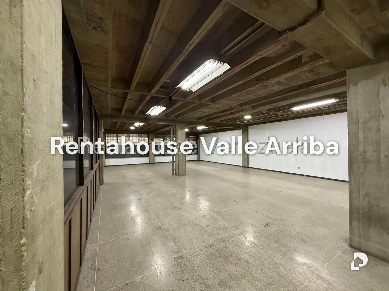Local comercial en Parroquia La Candelaria, Caracas – 15