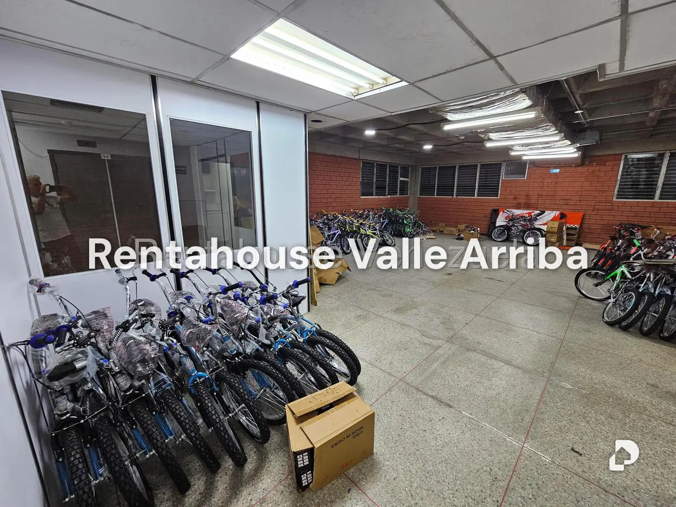 Local comercial en La Urbina, Caracas – 5