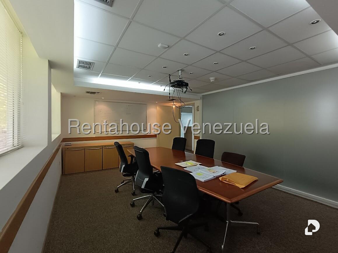 Oficina en La Castellana, Caracas – 8