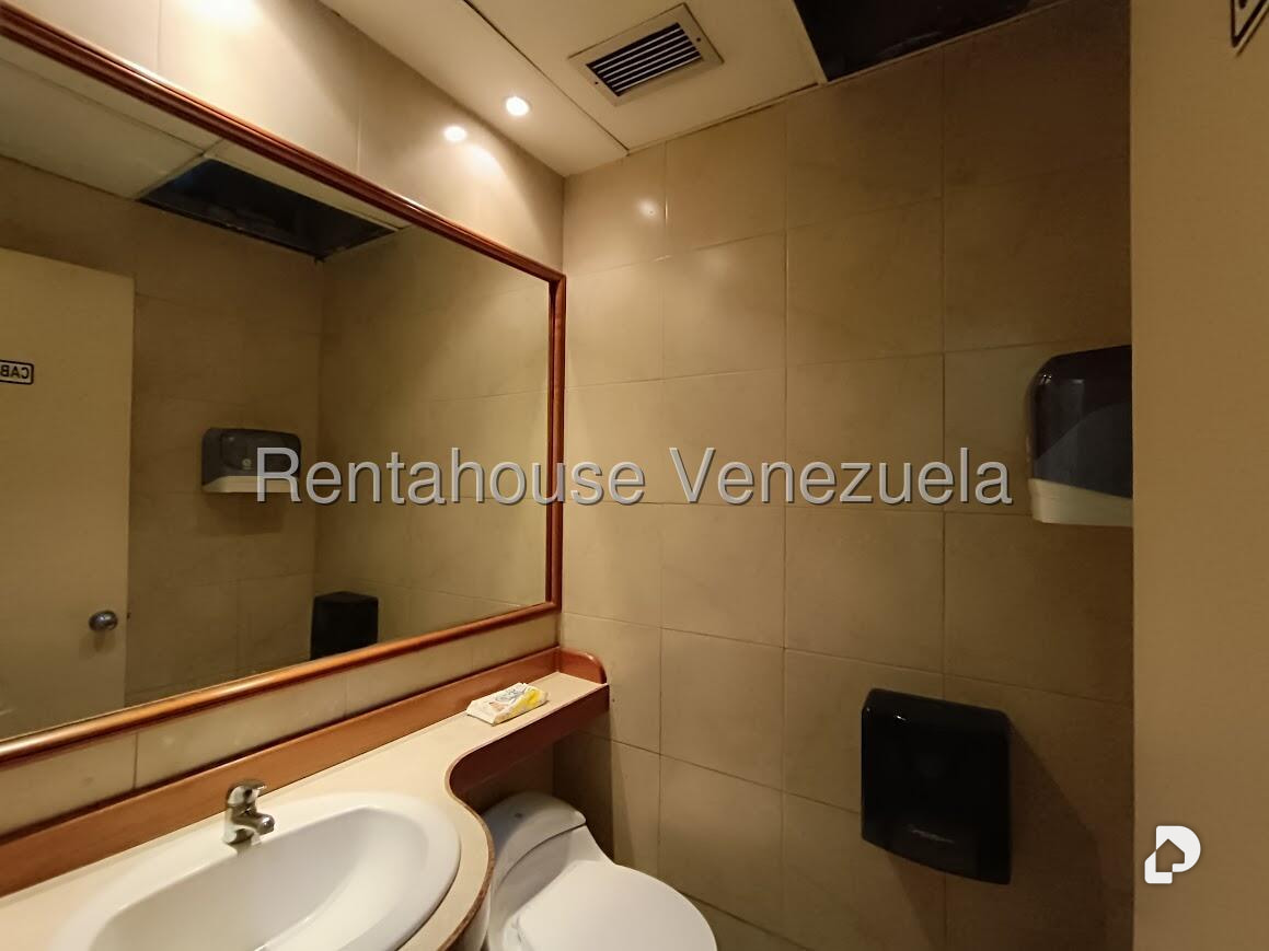 Oficina en La Castellana, Caracas – 11