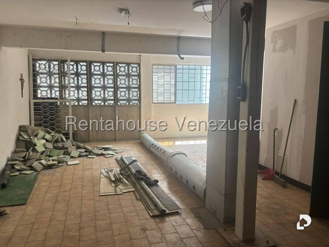Local comercial en Parroquia La Candelaria, Caracas – 13