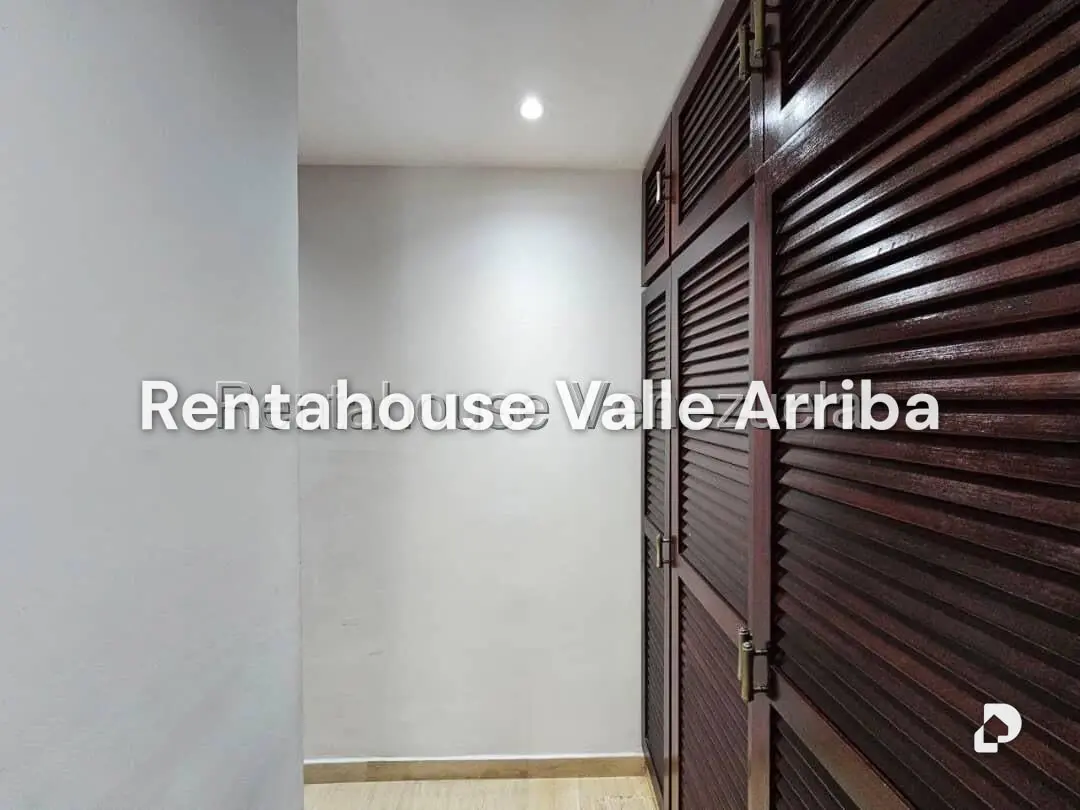 Casa en Lomas de La Lagunita, Caracas – 27