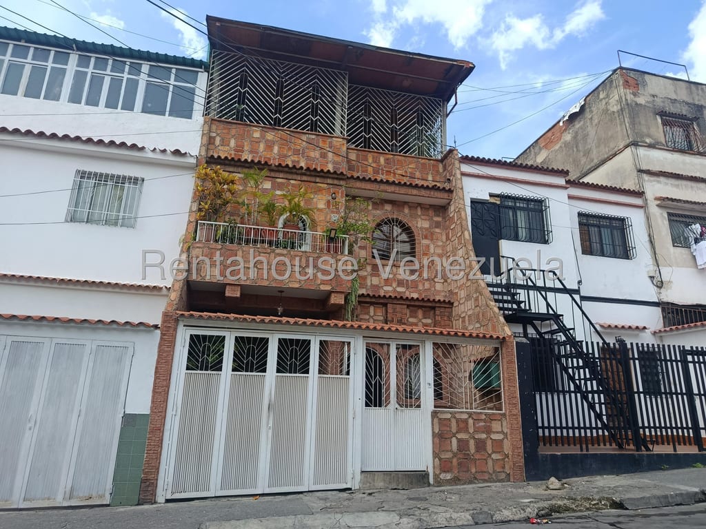 Apartamento en Parroquia Santa Rosalía, Caracas - 1