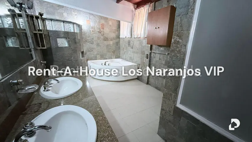 Casa en Santa Sofía, Caracas – 14
