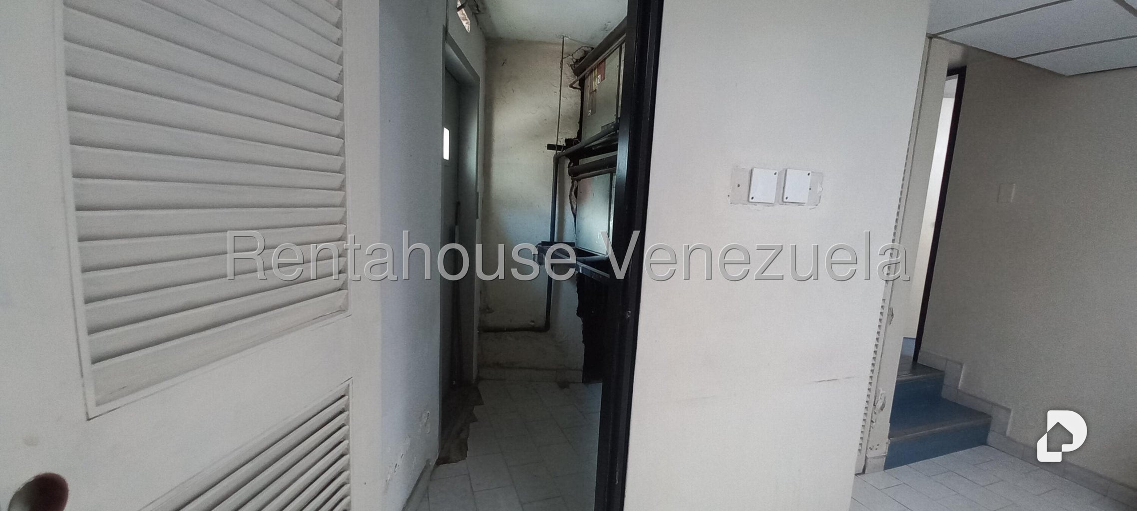 Local comercial en Parroquia La Candelaria, Caracas – 17