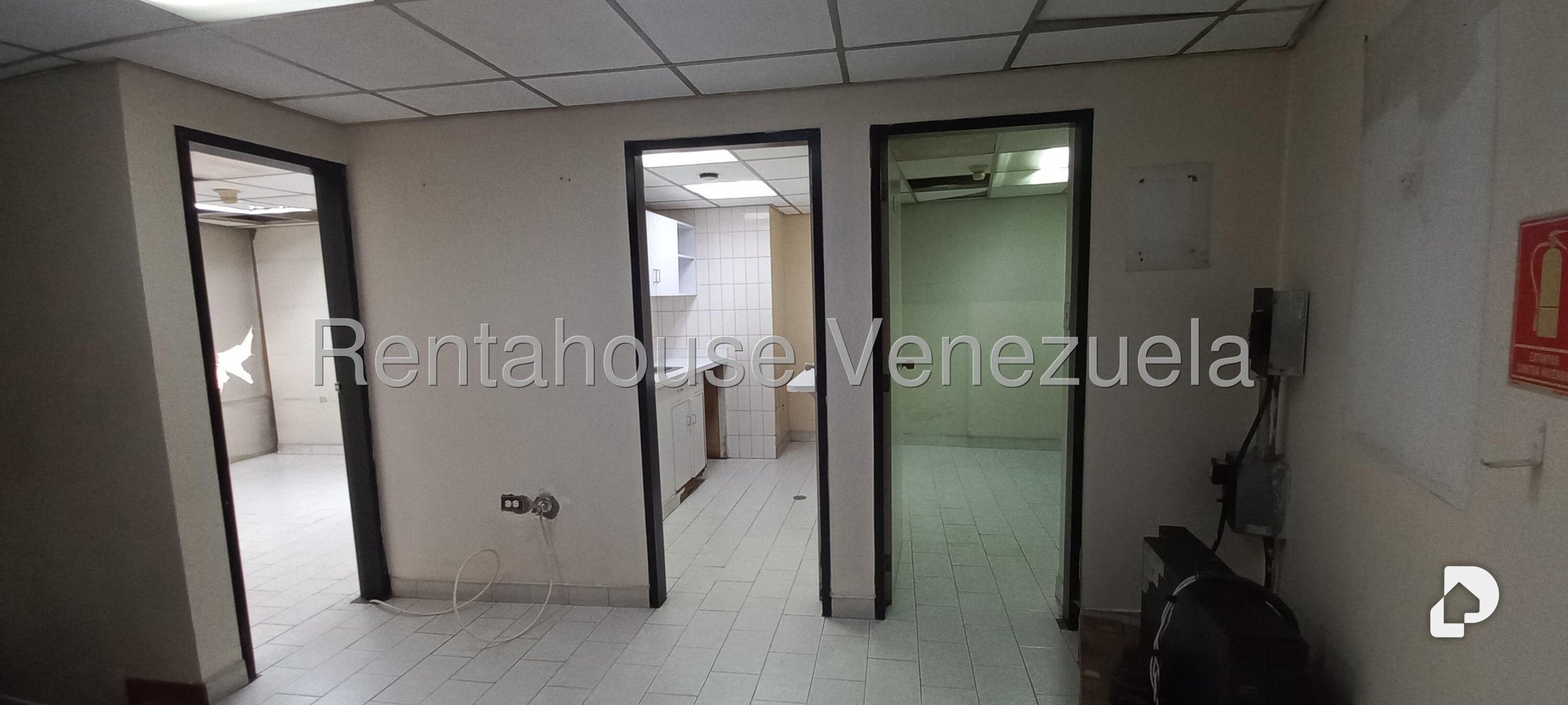 Local comercial en Parroquia La Candelaria, Caracas – 13