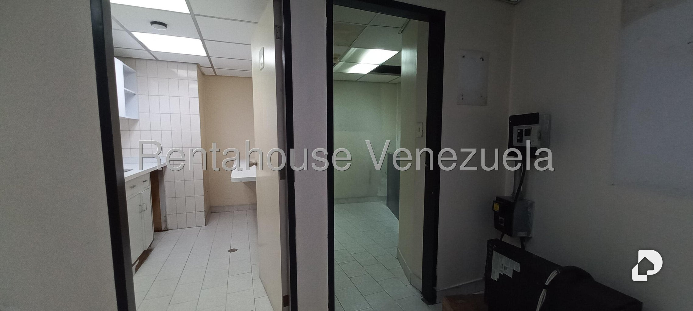 Local comercial en Parroquia La Candelaria, Caracas – 14