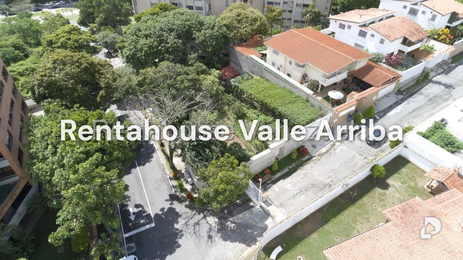Land in La Tahona, Caracas – 10