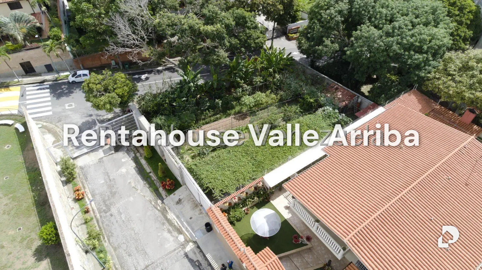 Land in La Tahona, Caracas – 11